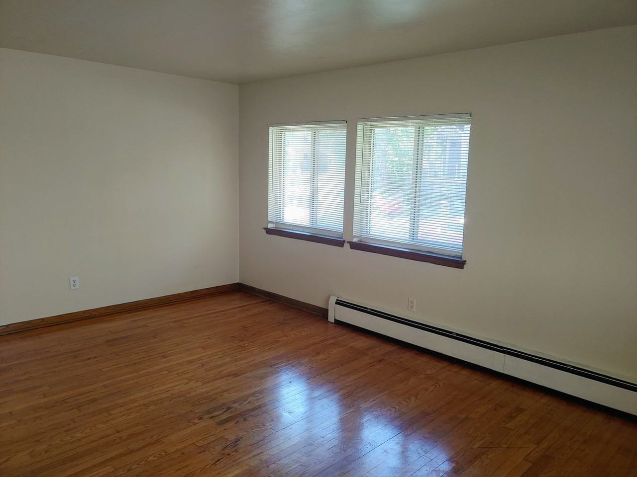 1112 Knapp - Photo 4 of 42