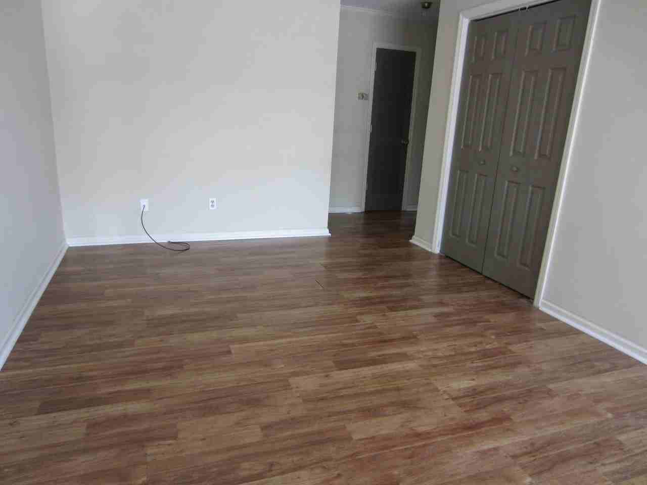 4005 Camellia Dr Apt D - Photo 3 of 5