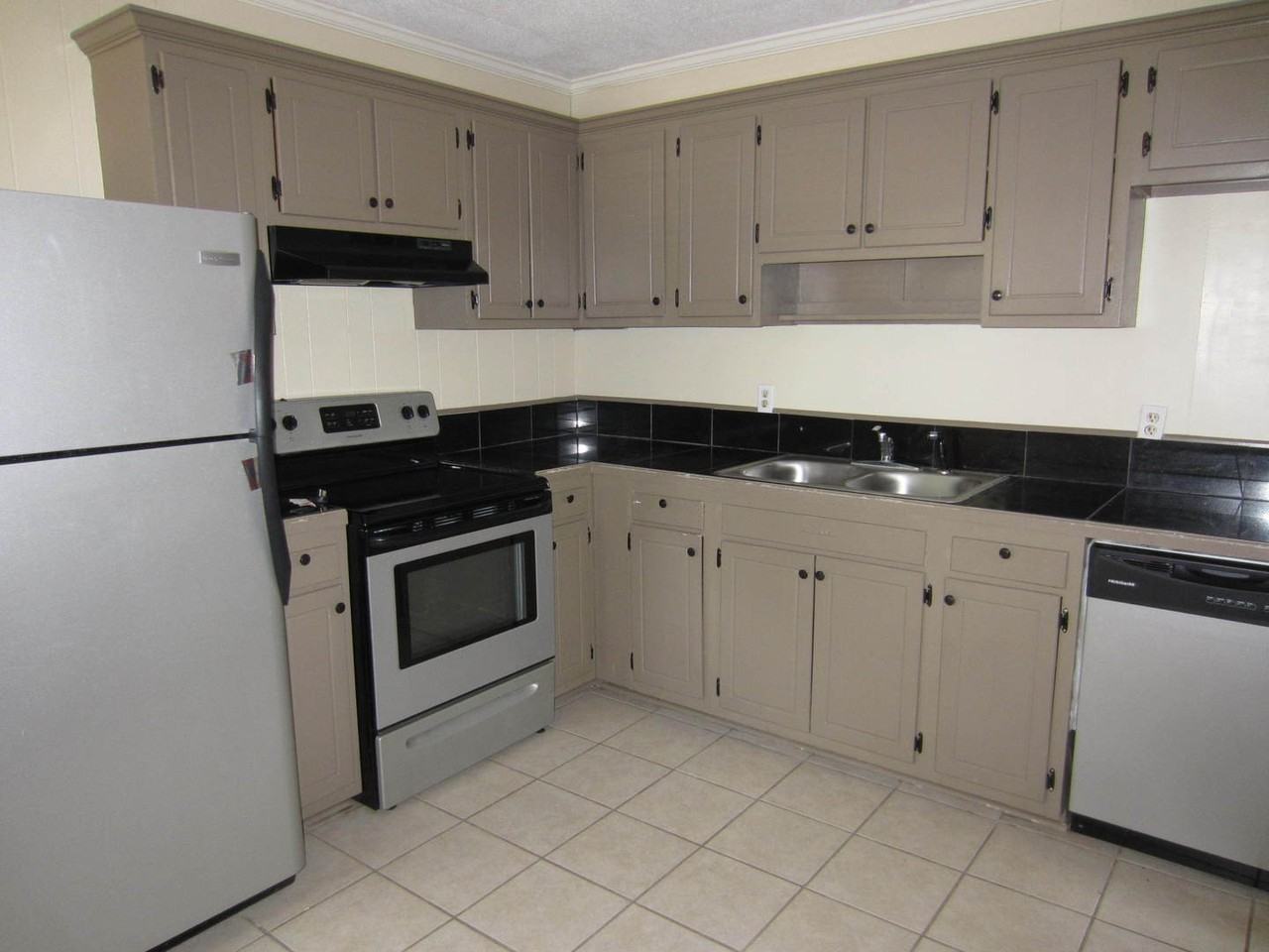 4005 Camellia Dr Apt D - Photo 4 of 5