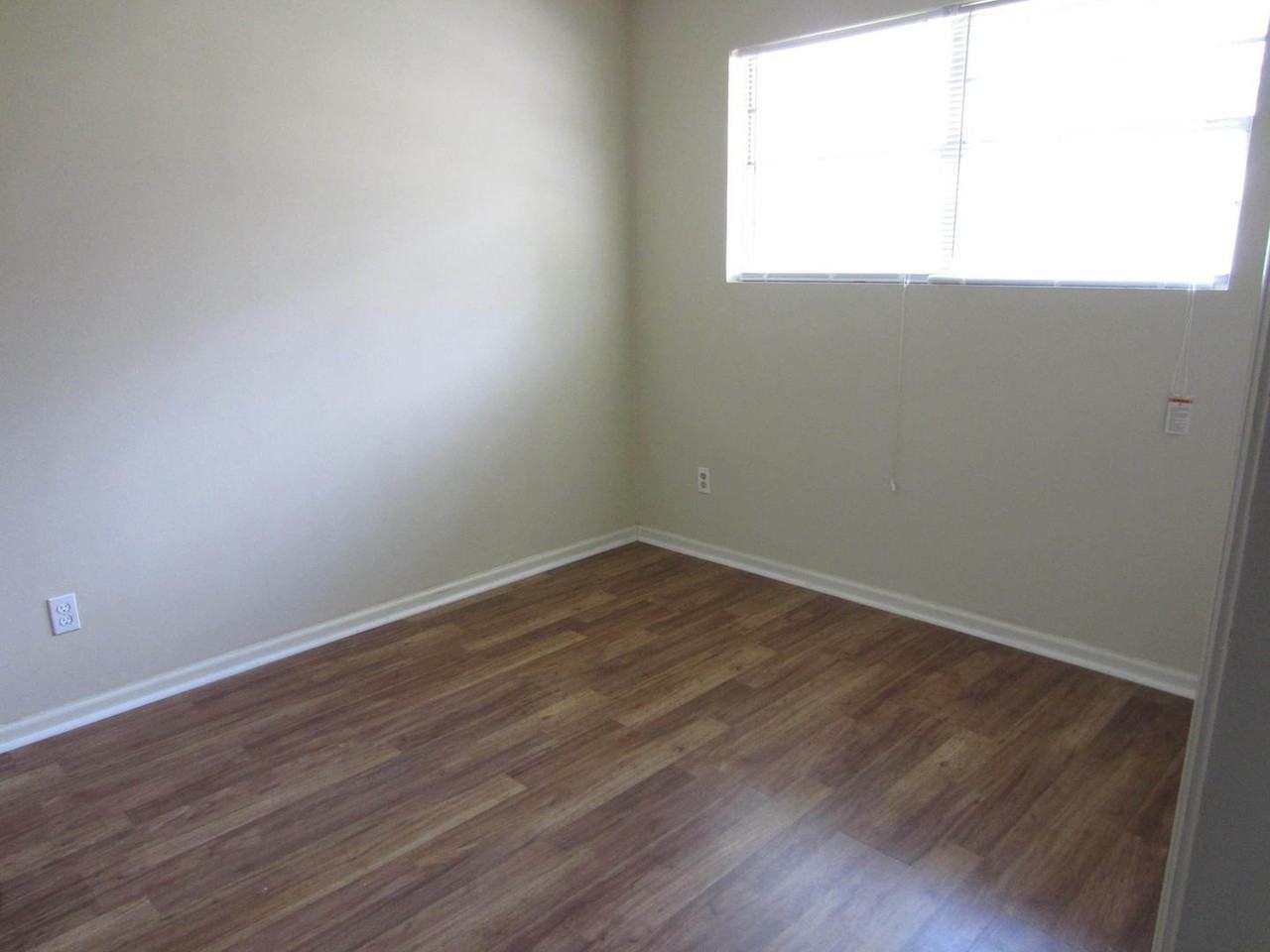 4005 Camellia Dr Apt D - Photo 5 of 5
