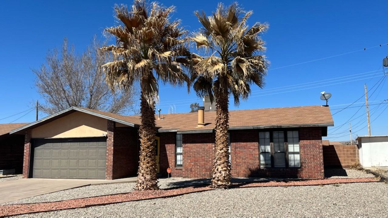 1309 Desert Dawn Dr - Photo 2 of 2