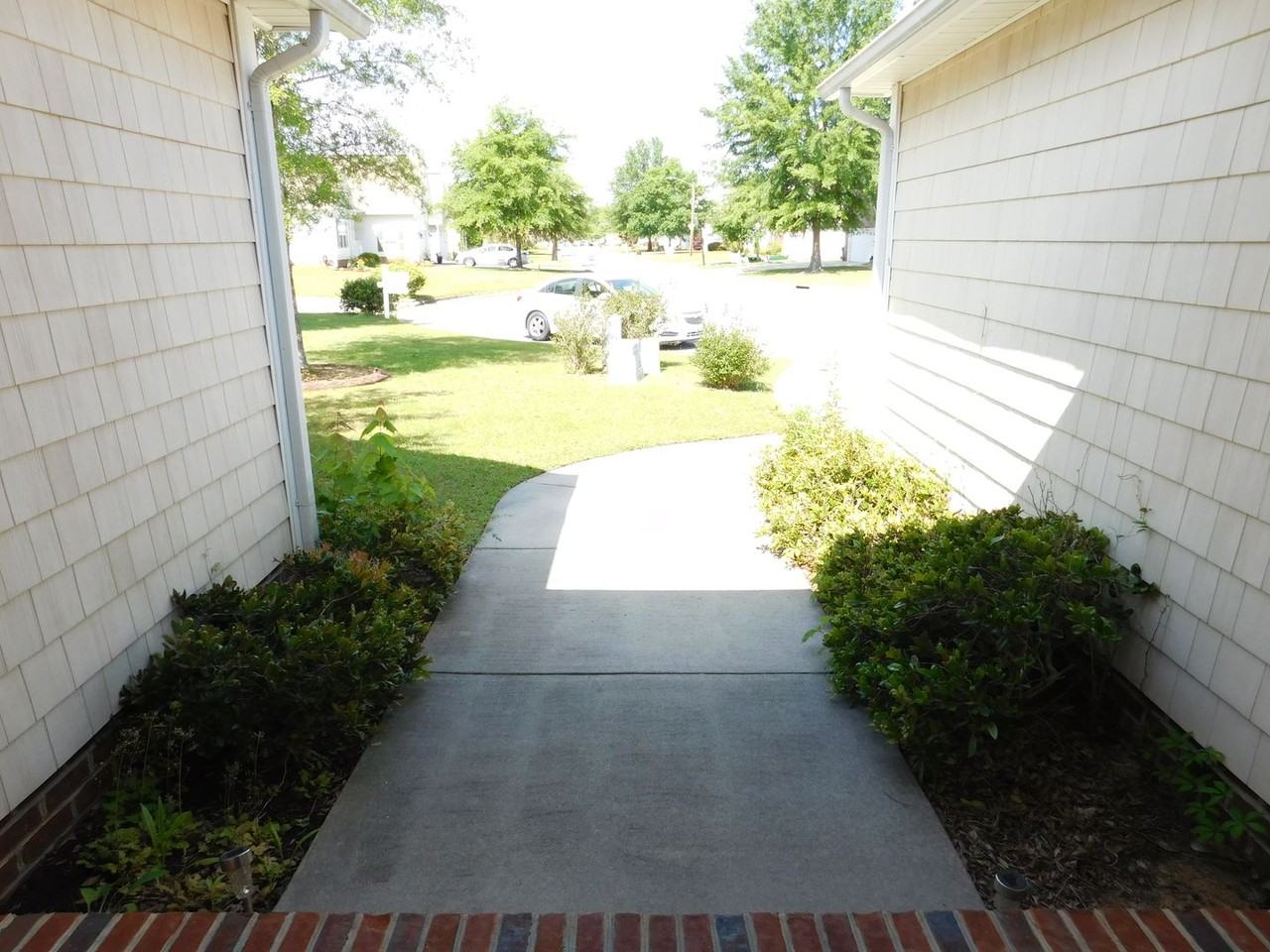 107 Robbie Ln - Photo 3 of 28