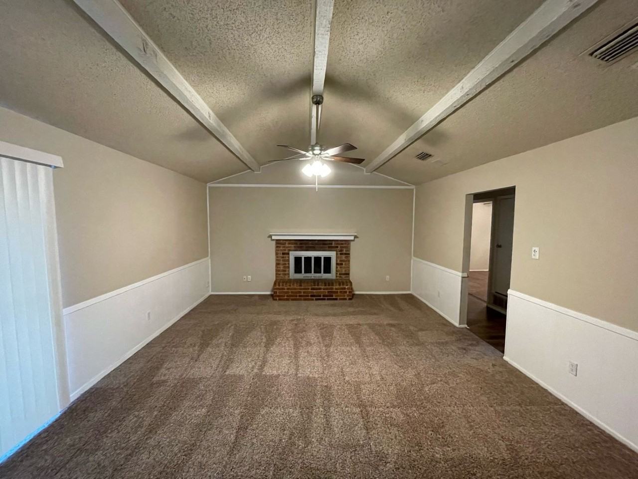 2109 Warwick Dr - Photo 2 of 12