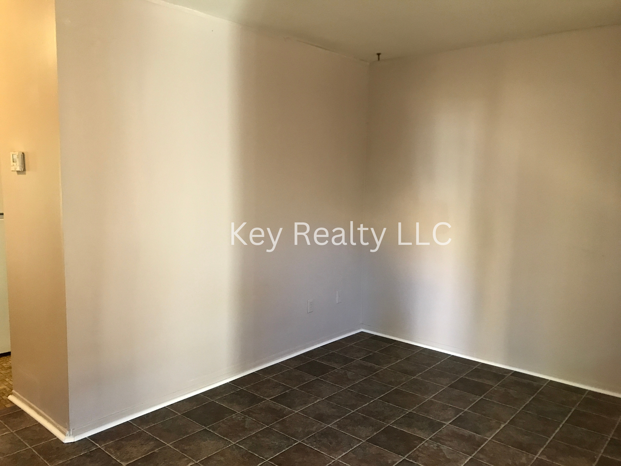 913 College Dr Apt D - Photo 2 of 8