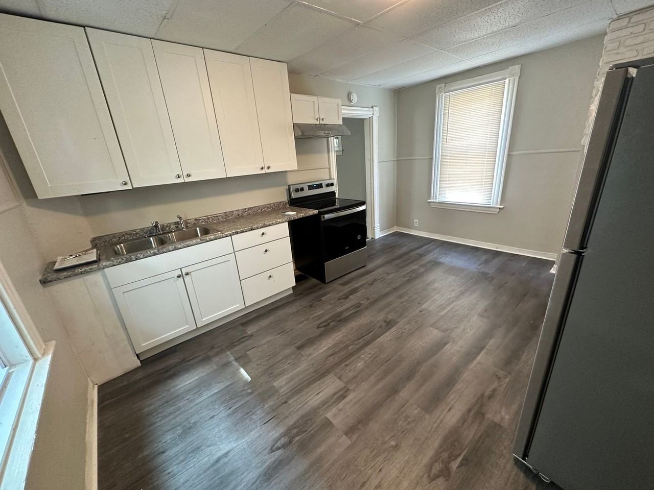 1634 Dewey Ave - Photo 3 of 15