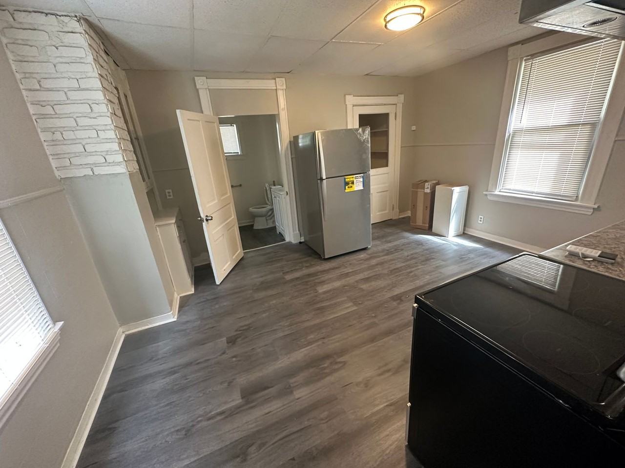 1634 Dewey Ave - Photo 4 of 15