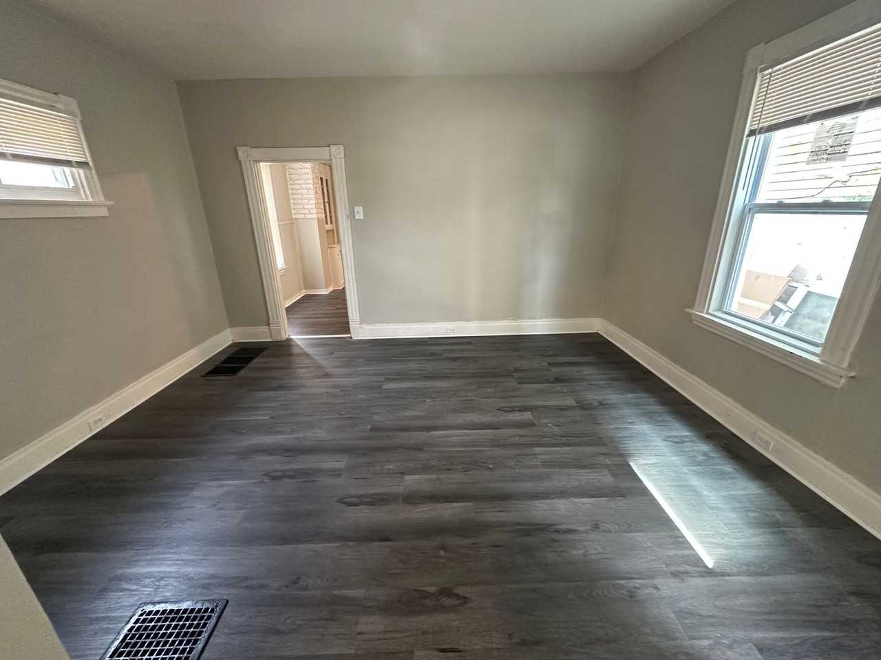 1634 Dewey Ave - Photo 7 of 15