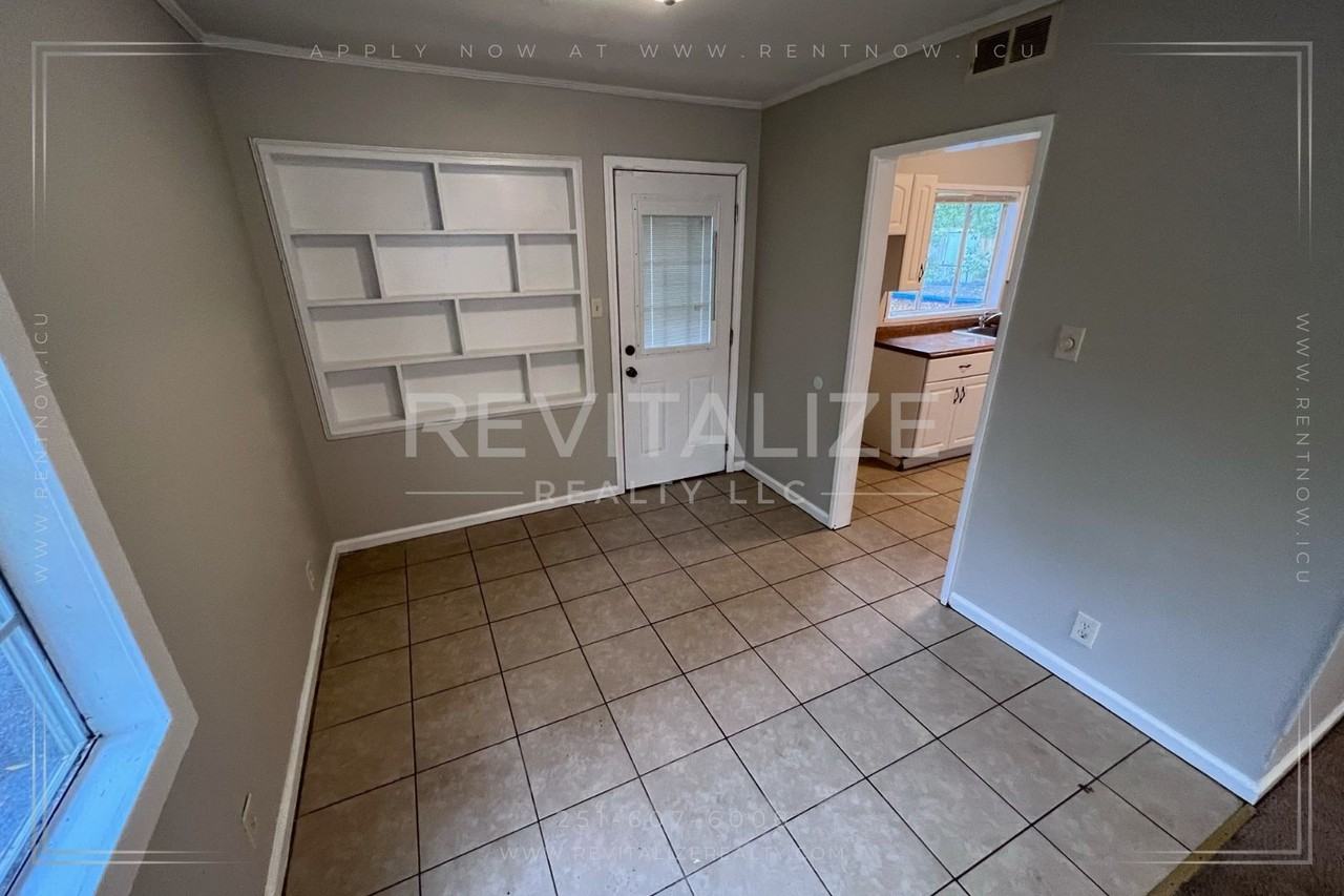 3051 Westgate St - Photo 3 of 10