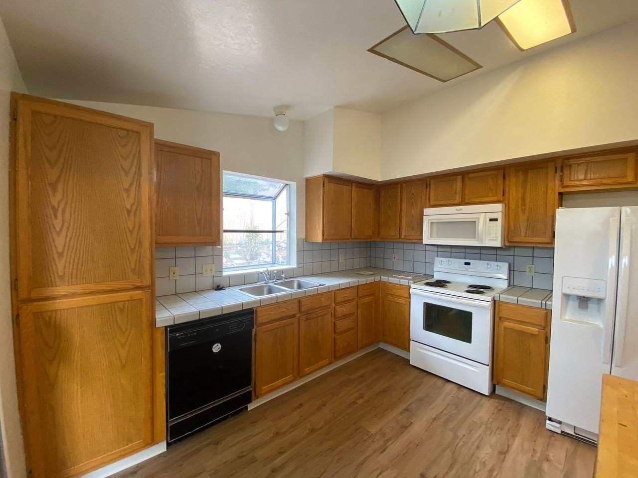 6052 Walnut Creek Rd - Photo 4 of 13