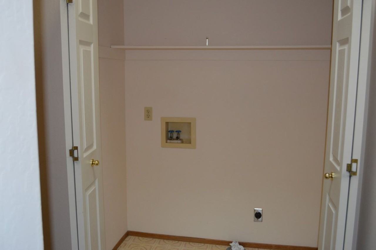 6052 Walnut Creek Rd - Photo 6 of 13