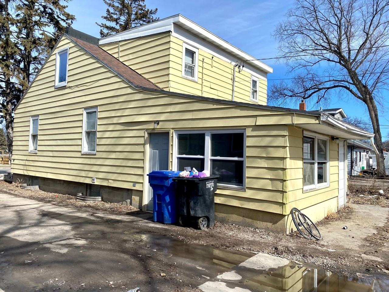 916 12th Ave N - Photo 2 of 15