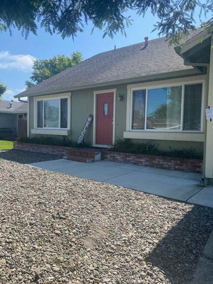 983 Elizabeth Ave - Photo 2 of 18