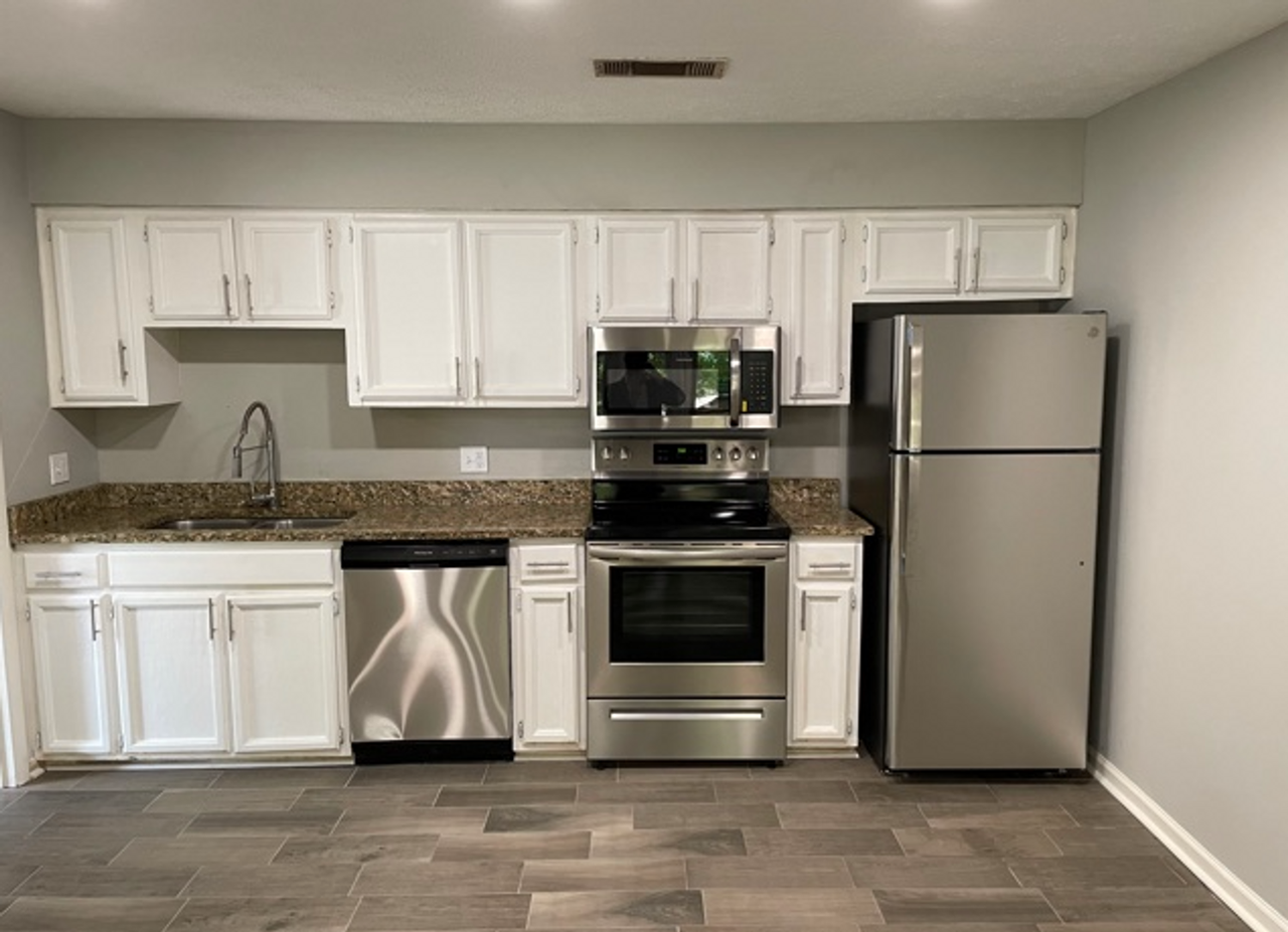 558 Pride Ave - Photo 2 of 9