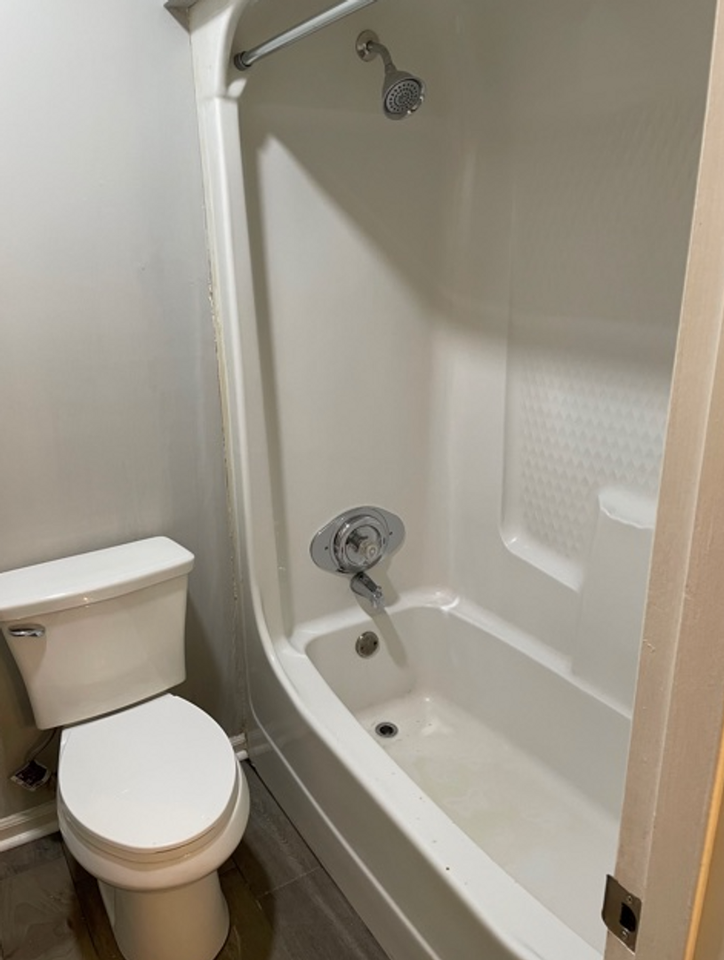 558 Pride Ave - Photo 4 of 9