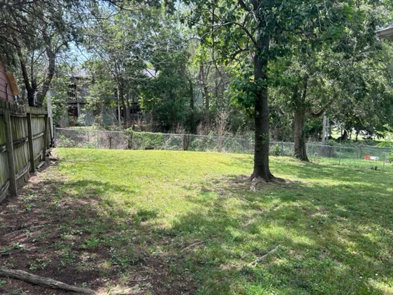 1502 E 5th St - Photo 2 of 9