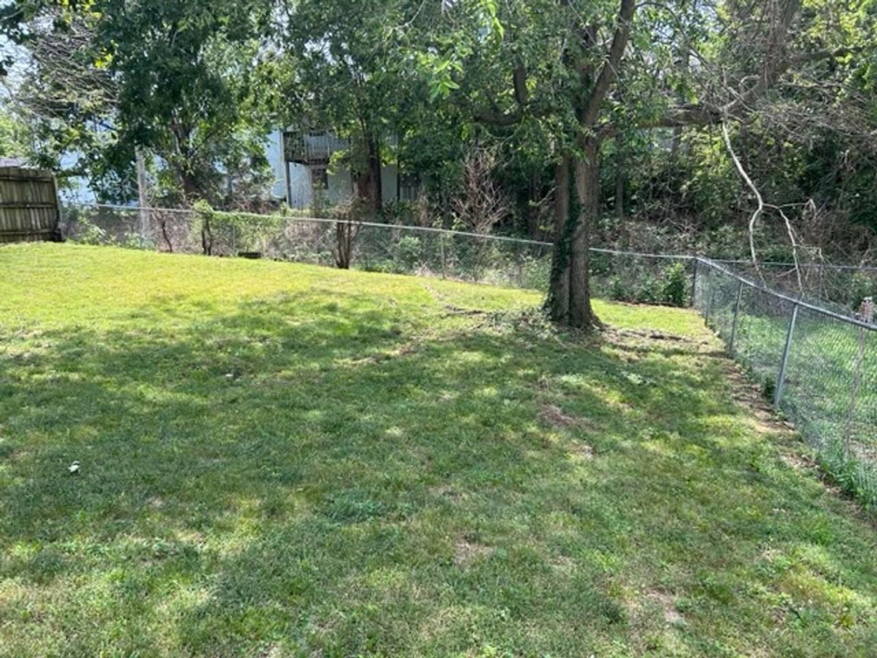 1502 E 5th St - Photo 3 of 9