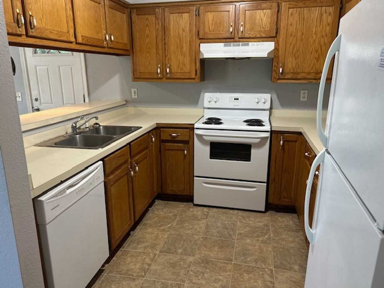 1502 E 5th St - Photo 5 of 9