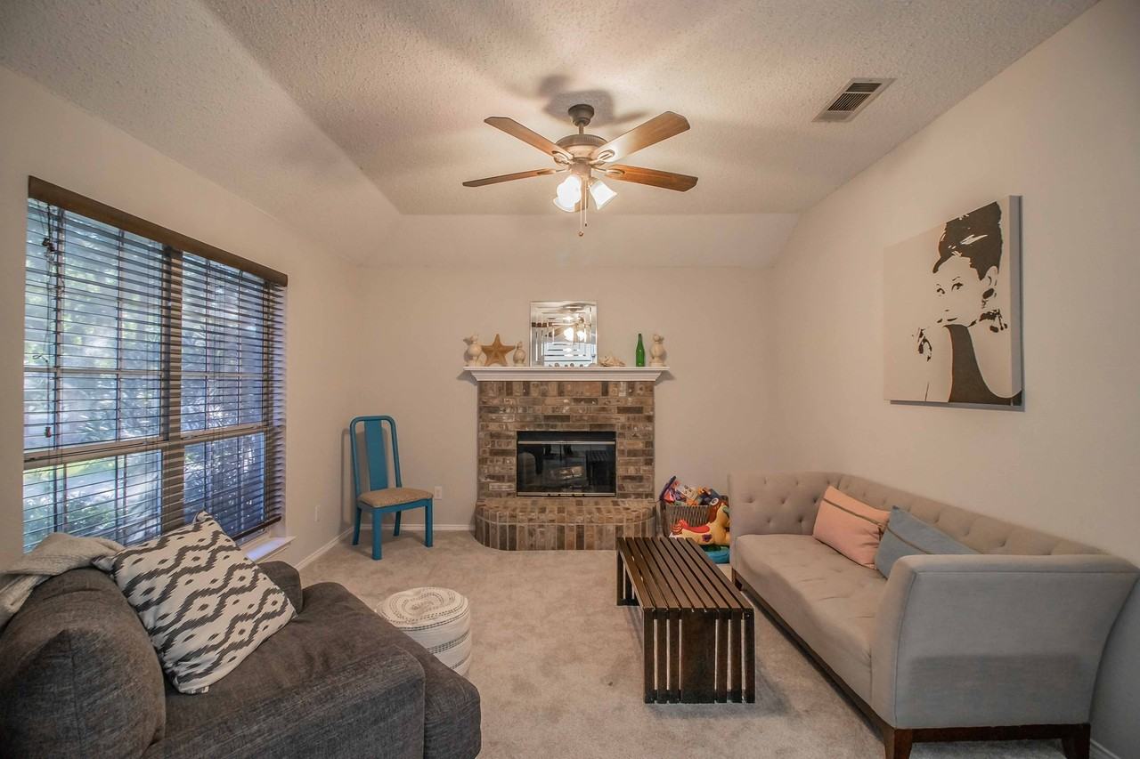 436 Hillside Dr - Photo 5 of 34