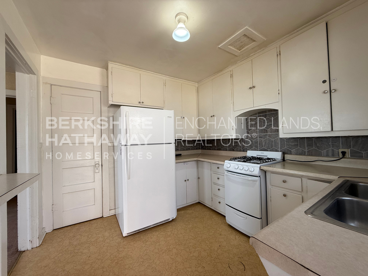 812 Badger St - Photo 6 of 12