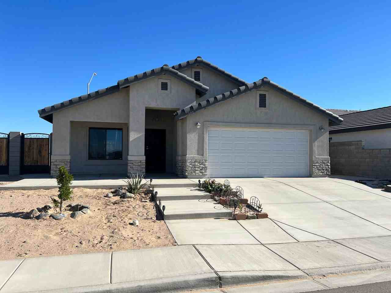 375 375 N. Saguaro Ave - Photo 2 of 42