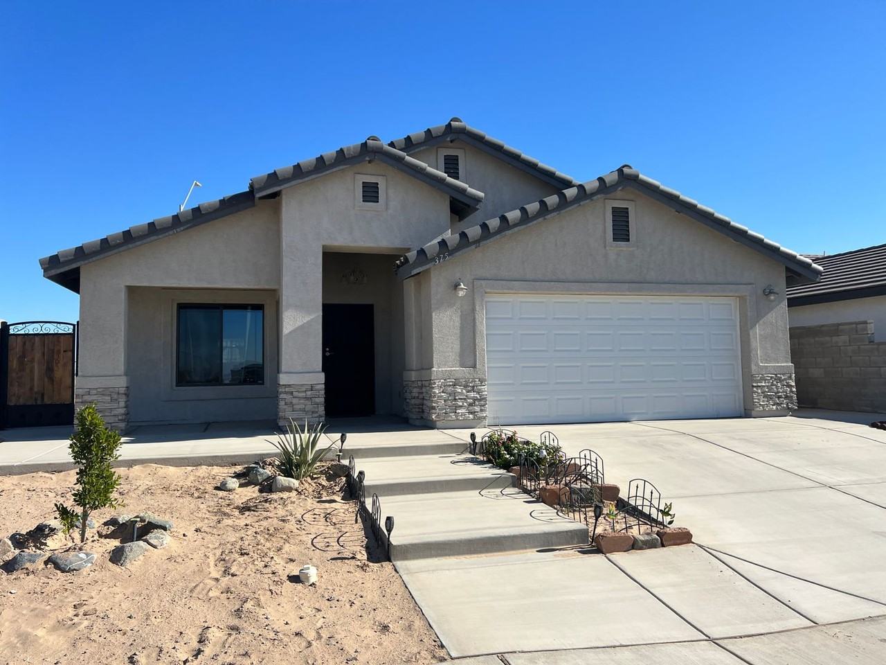 375 375 N. Saguaro Ave - Photo 3 of 42