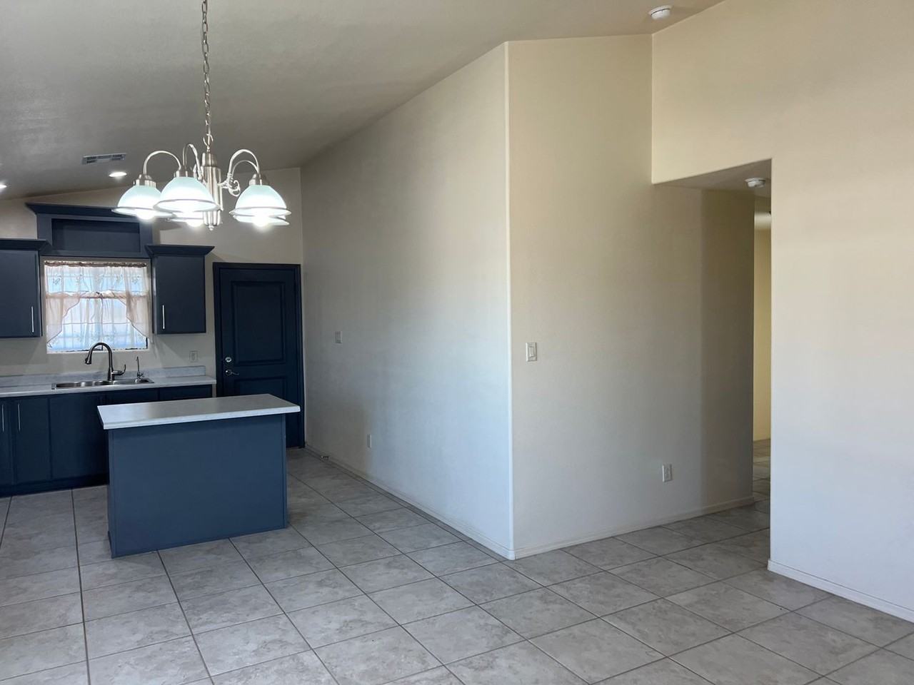 375 375 N. Saguaro Ave - Photo 6 of 42