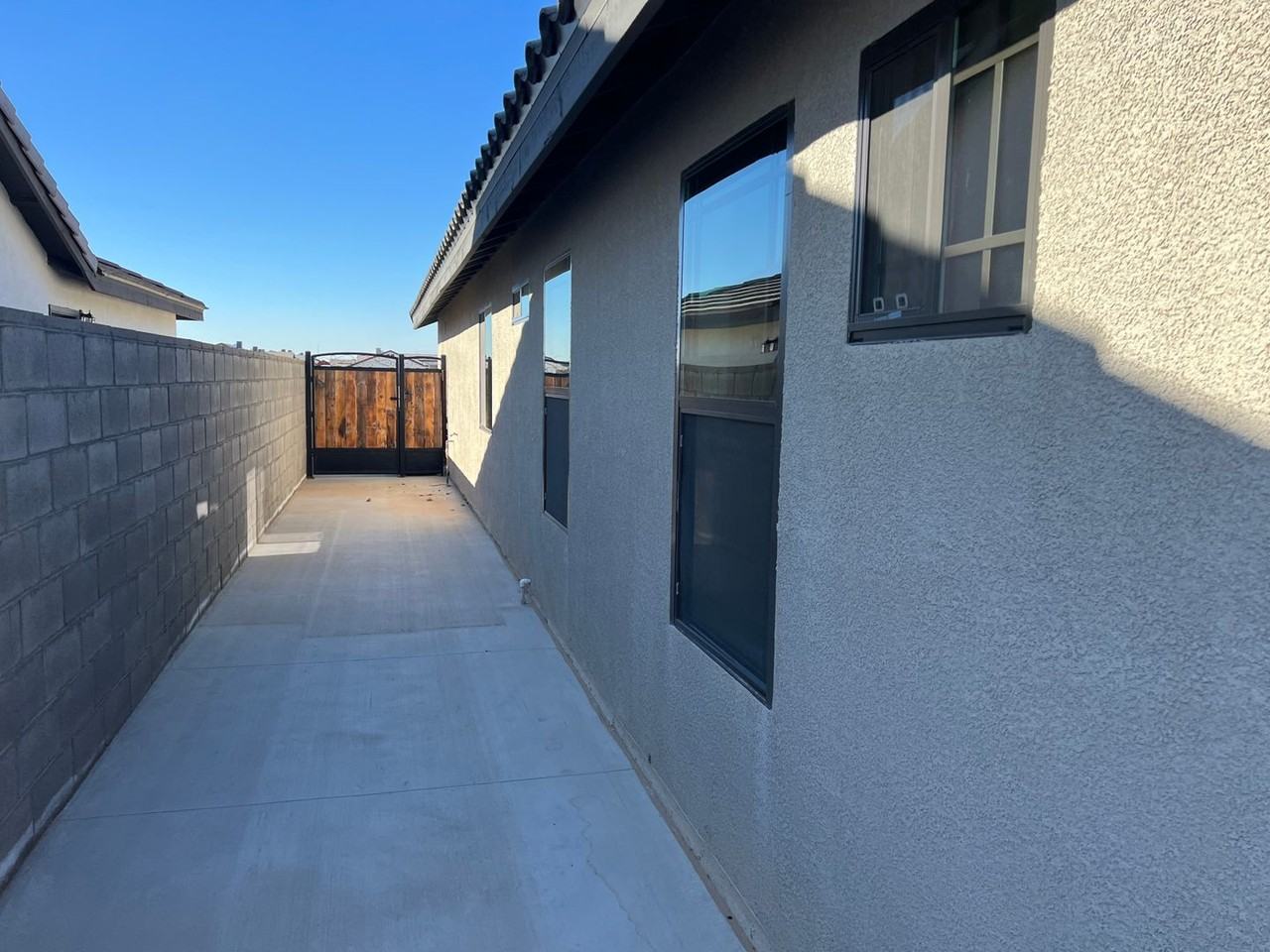 375 375 N. Saguaro Ave - Photo 2 of 42