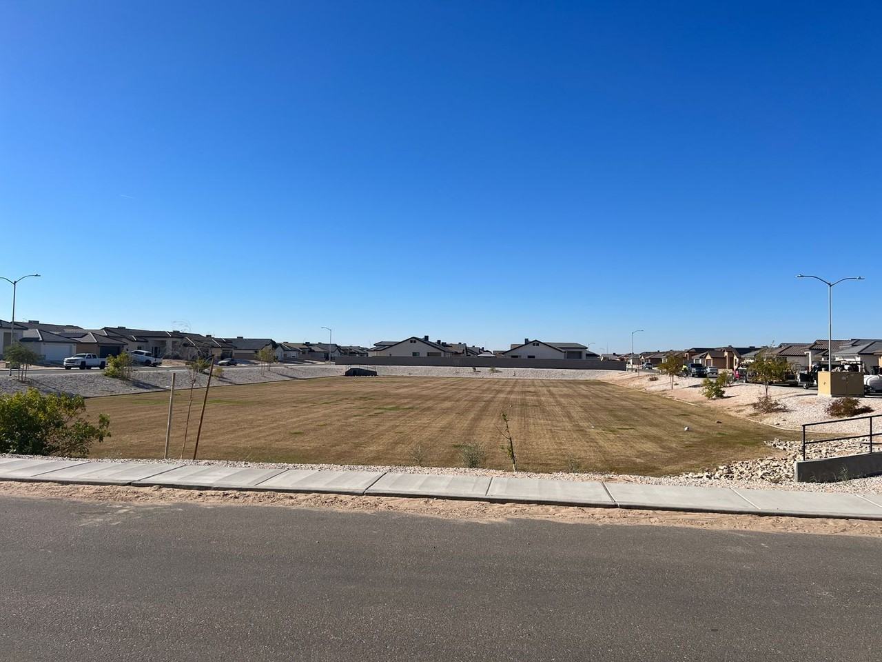 375 375 N. Saguaro Ave - Photo 3 of 42