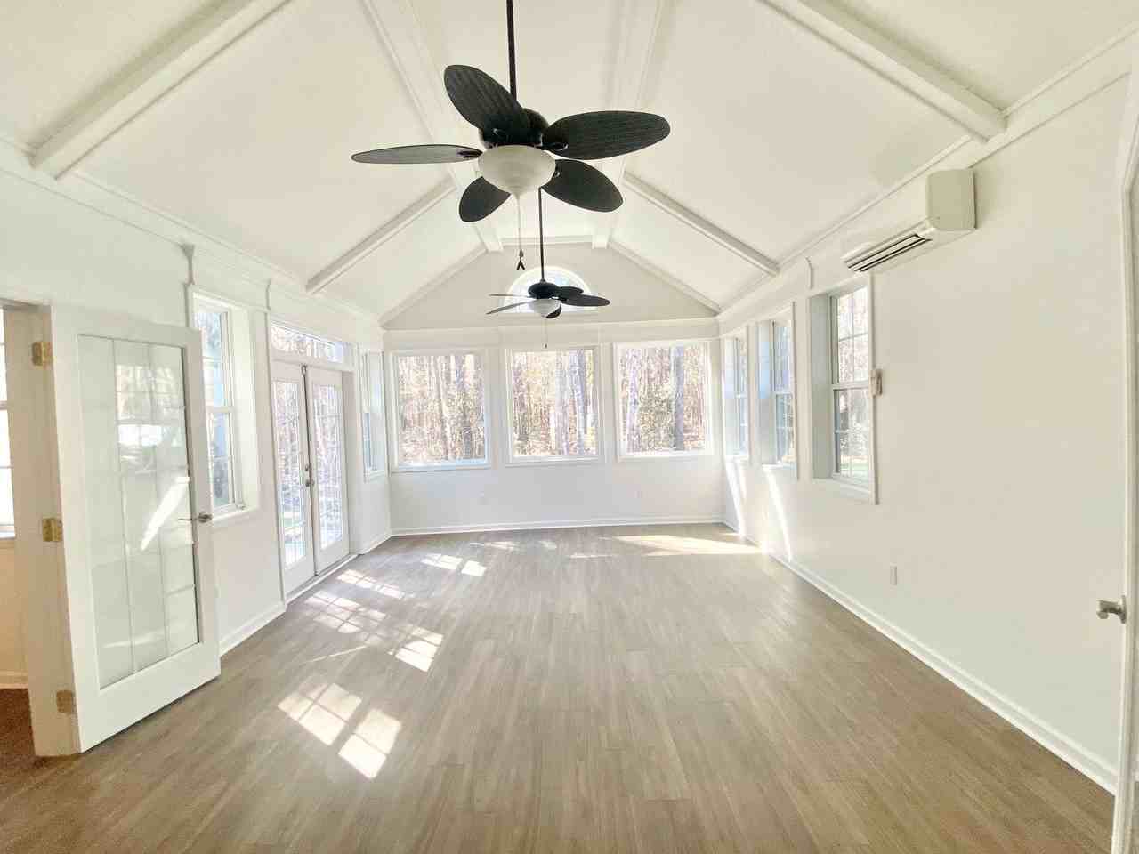 129 Tappan Zee Dr - Photo 2 of 22