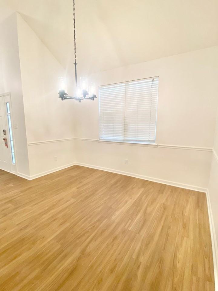129 Tappan Zee Dr - Photo 3 of 22