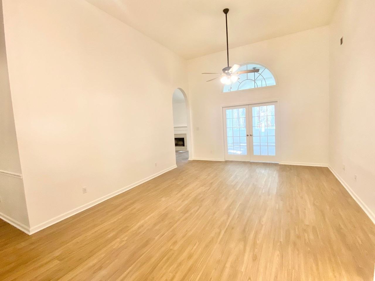 129 Tappan Zee Dr - Photo 4 of 22
