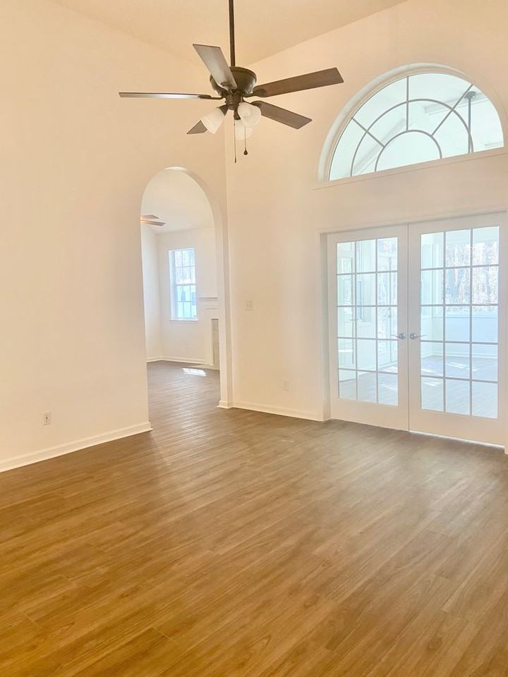 129 Tappan Zee Dr - Photo 5 of 22