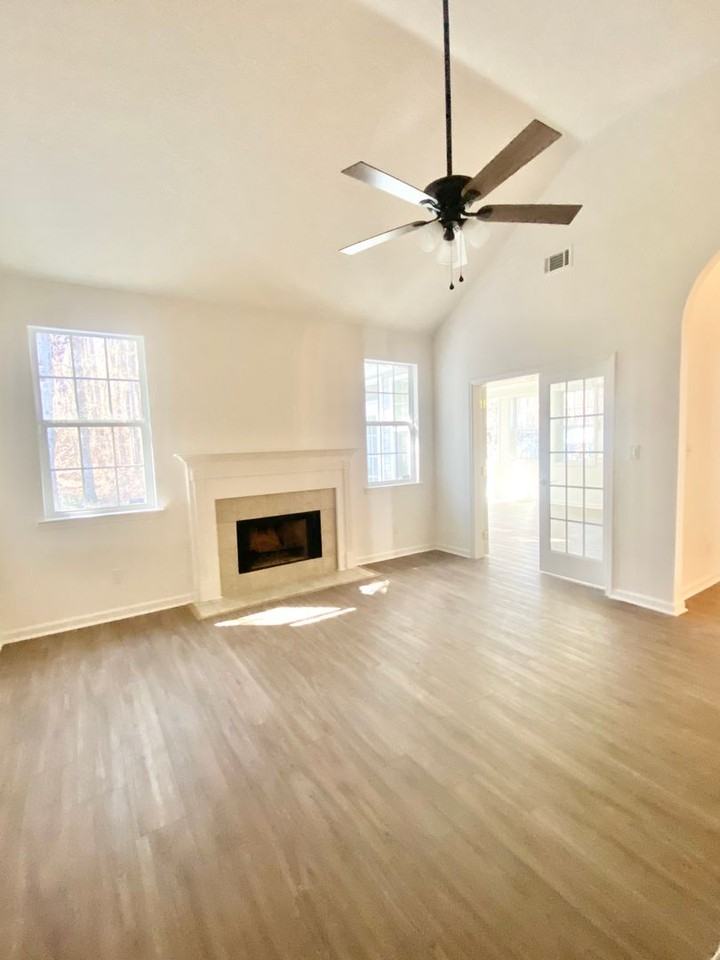 129 Tappan Zee Dr - Photo 6 of 22