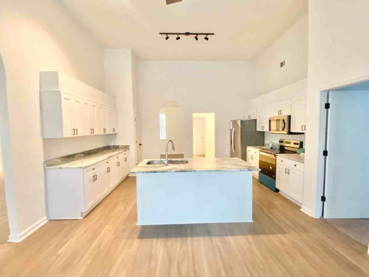 129 Tappan Zee Dr - Photo 7 of 22