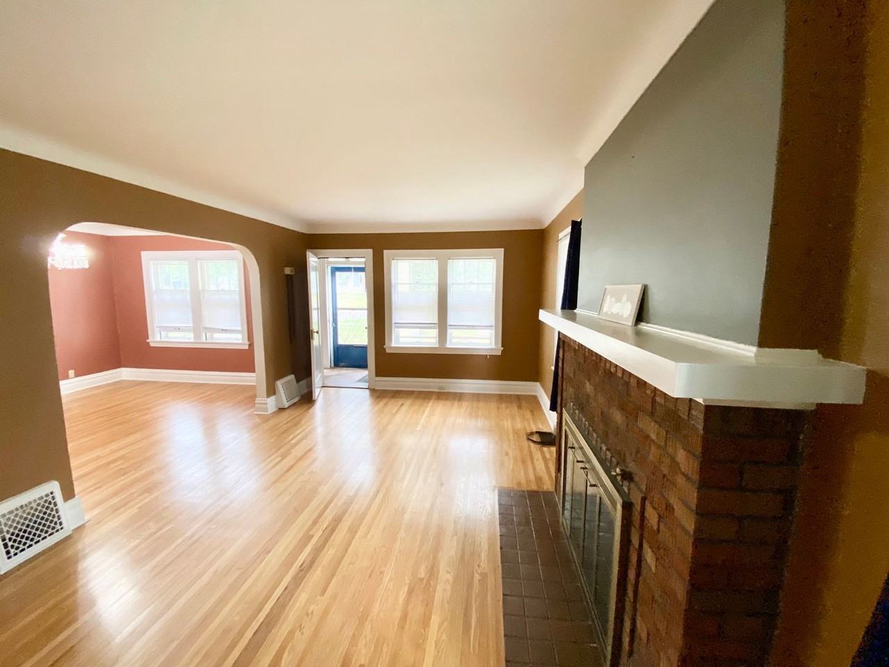 226 W Kent Rd - Photo 3 of 25