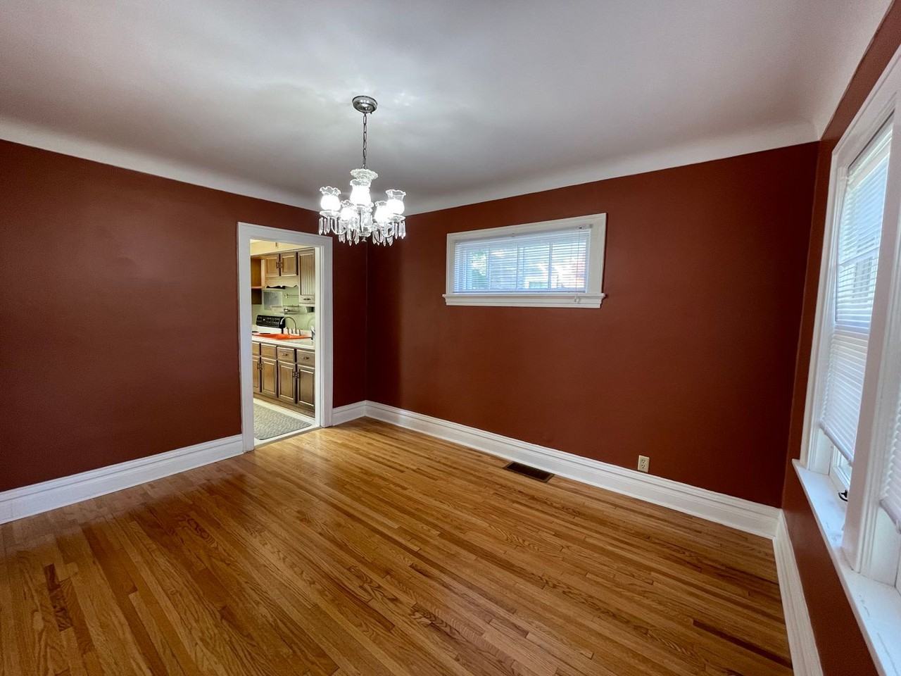 226 W Kent Rd - Photo 7 of 25