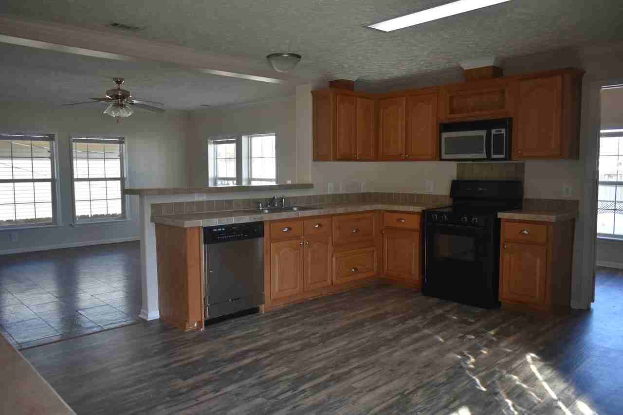 111 W Putnam St - Photo 5 of 6