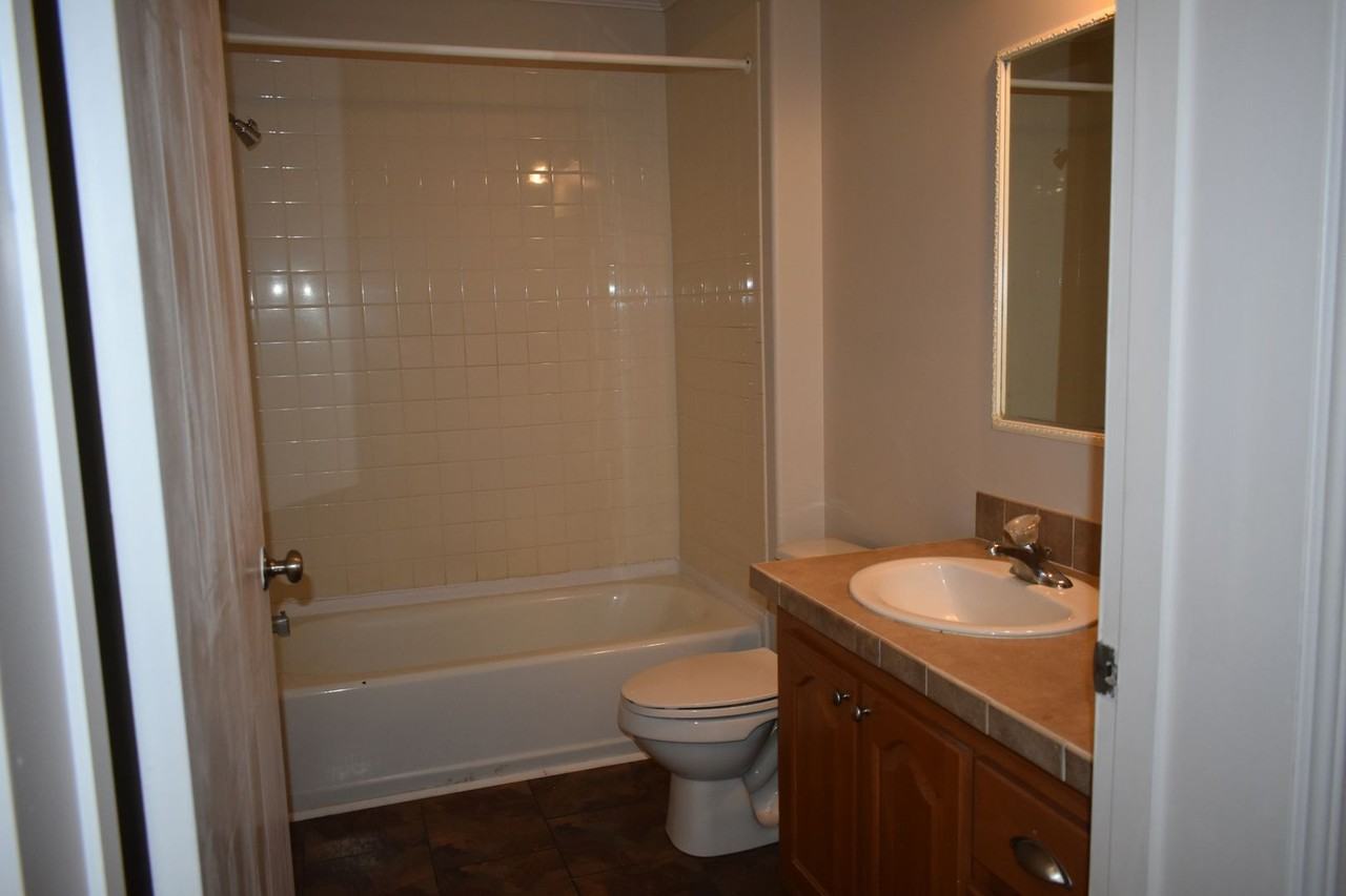 111 W Putnam St - Photo 6 of 6