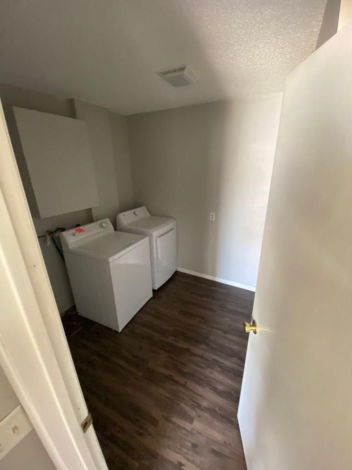 1213 11th St - Photo 2 of 12