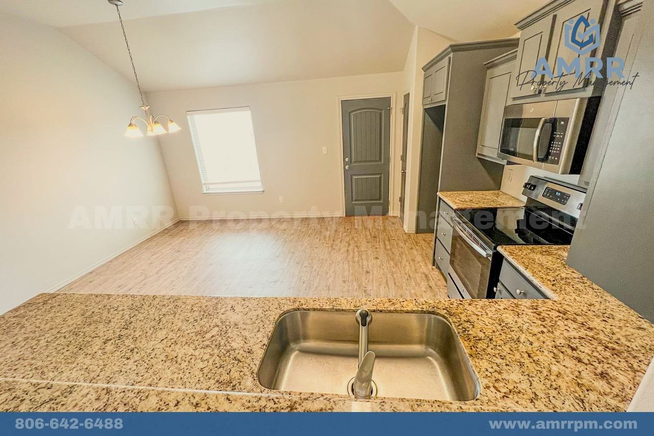 708 Hillshire Ave - Photo 3 of 18