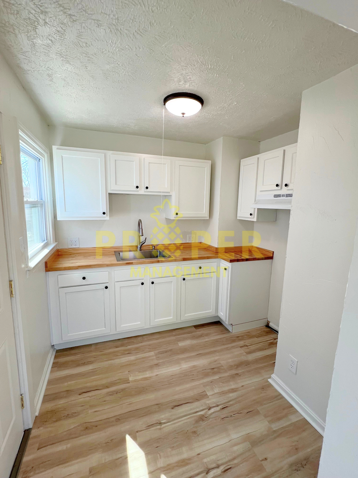 3728 West 2nd Street - Photo 4 of 9