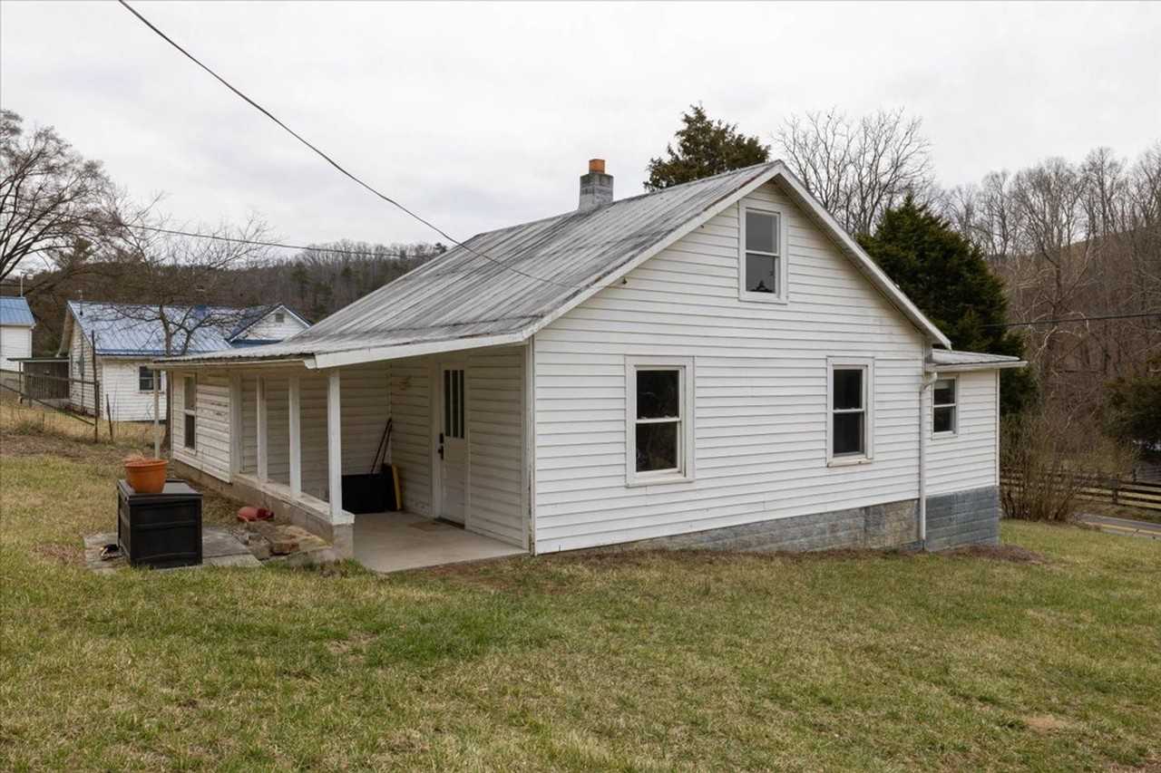 846 Den Hill Rd - Photo 4 of 16