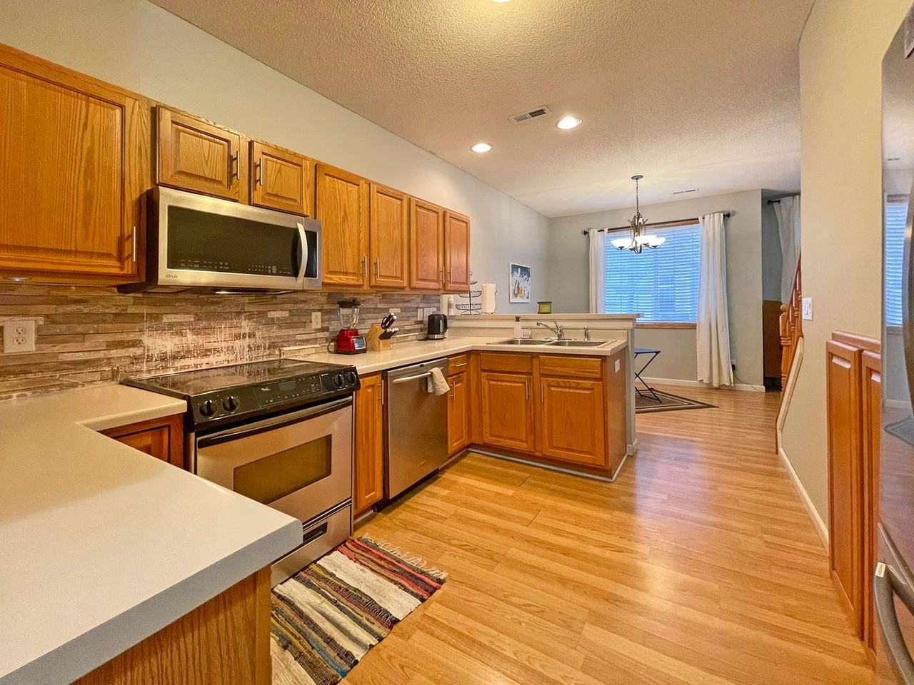 13837 Dahlia Dr - Photo 4 of 16