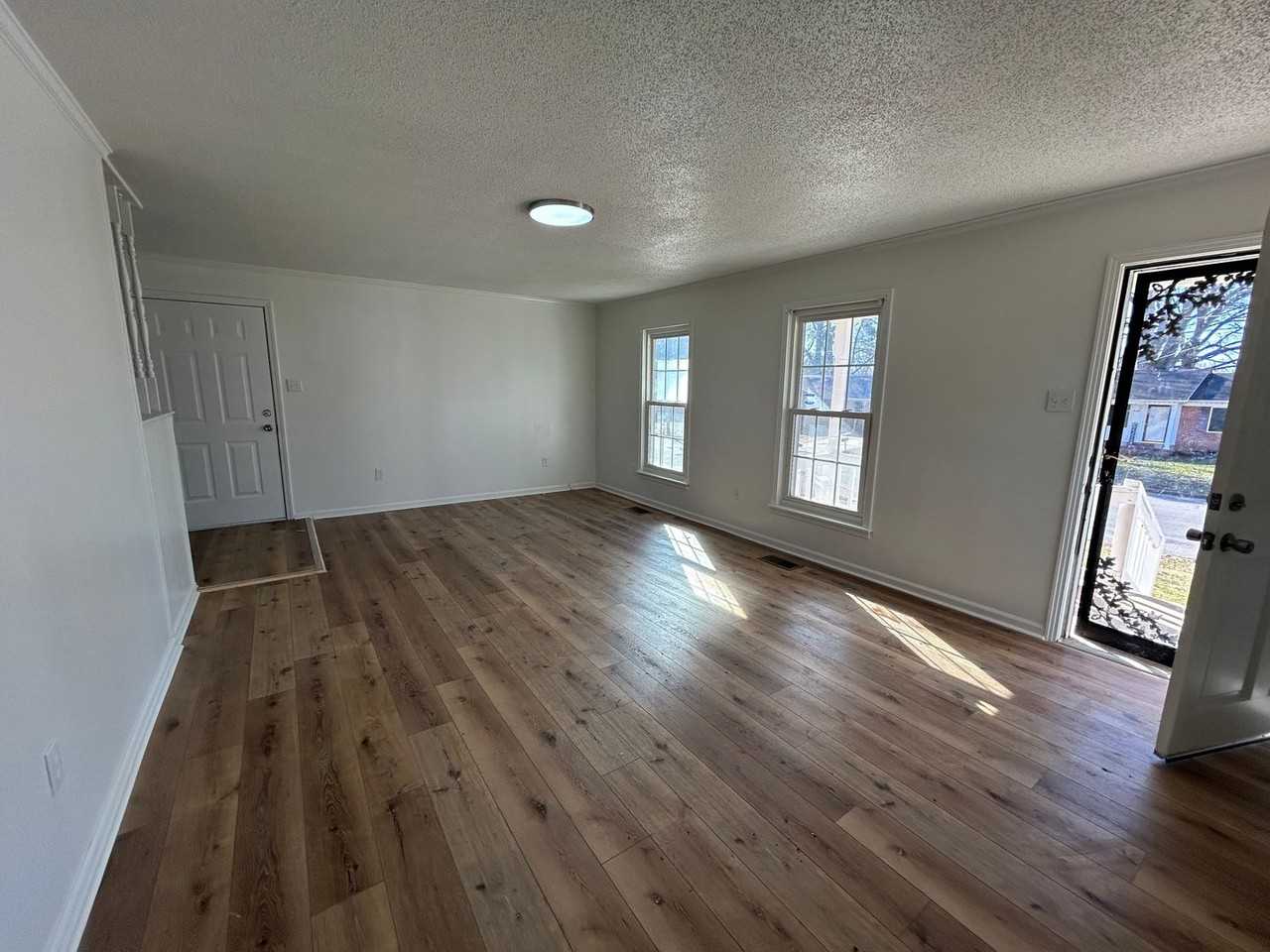 1085 Berrywood Ave - Photo 2 of 8