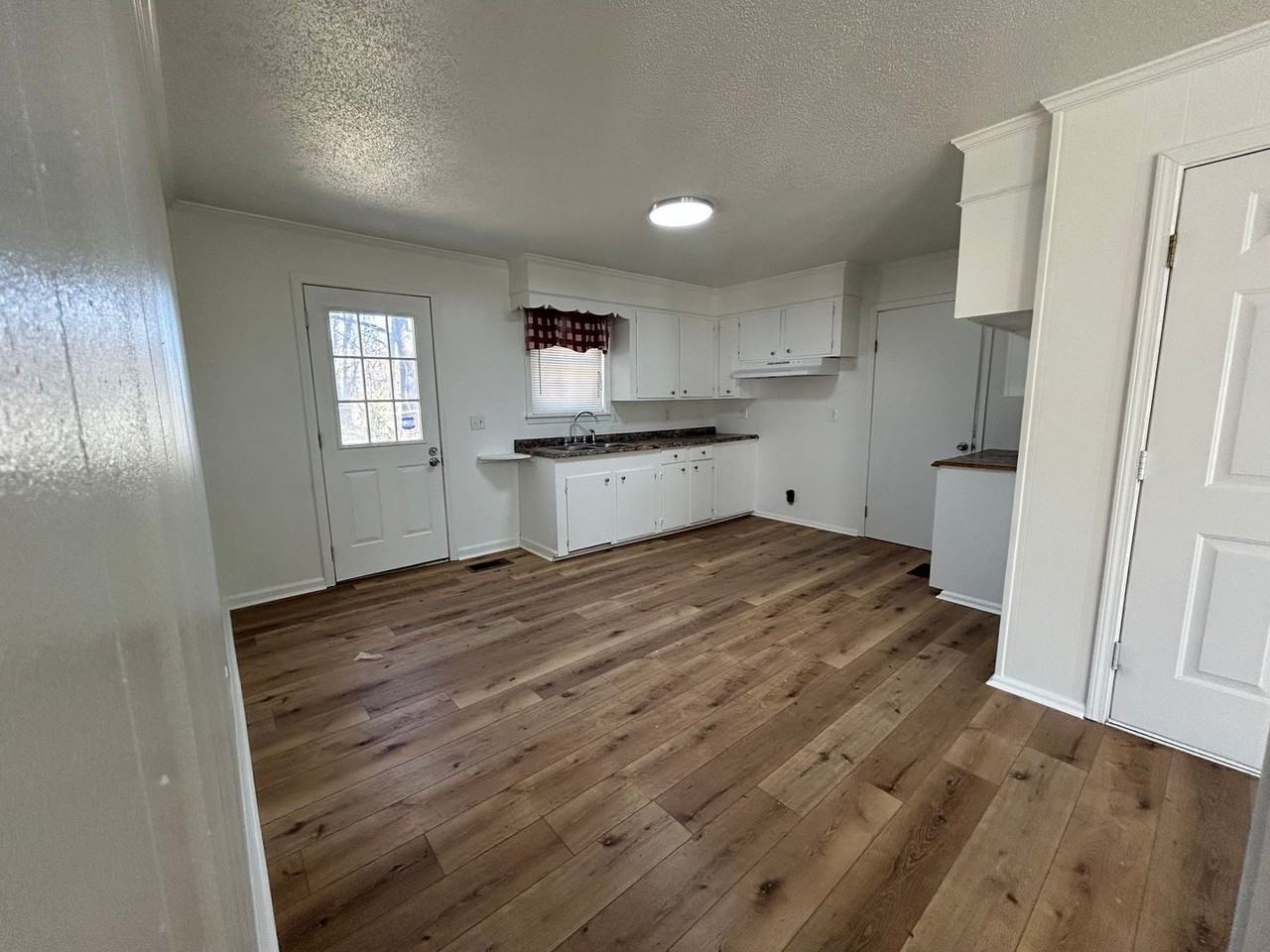 1085 Berrywood Ave - Photo 3 of 8