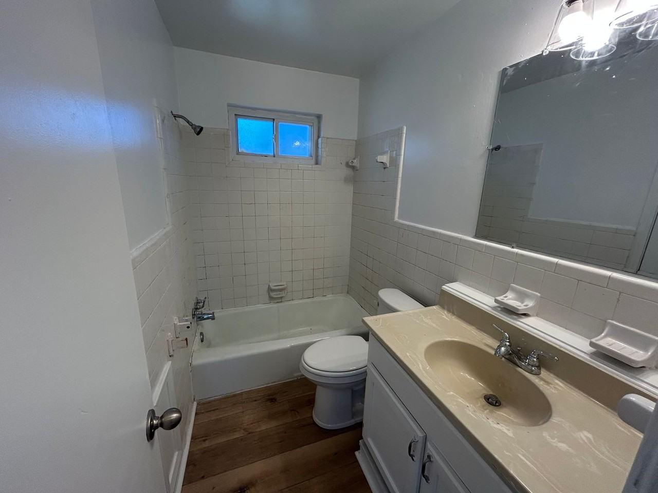 1085 Berrywood Ave - Photo 5 of 8