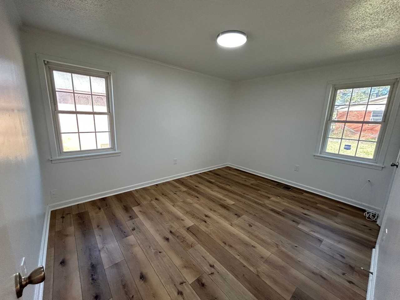 1085 Berrywood Ave - Photo 6 of 8
