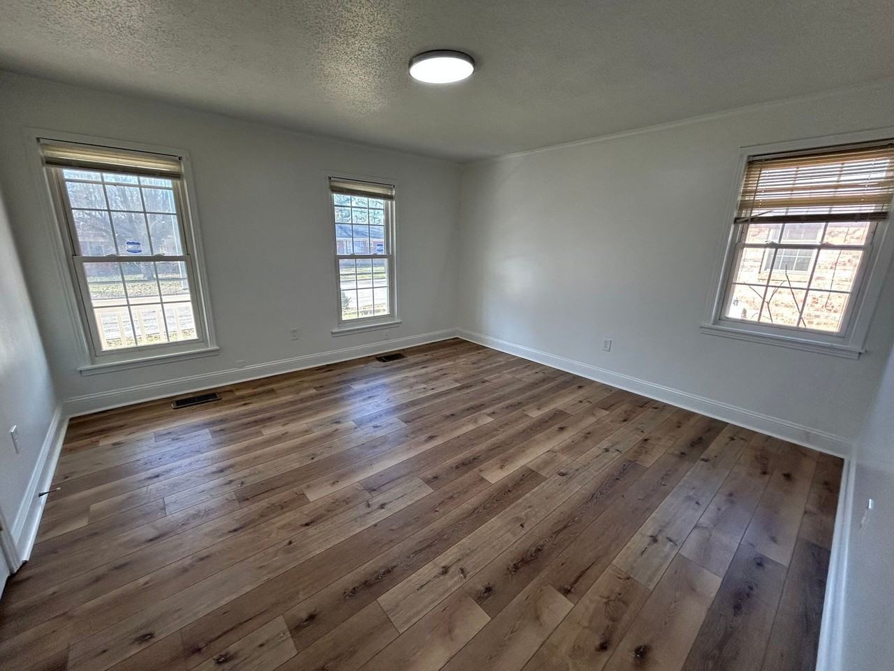1085 Berrywood Ave - Photo 7 of 8