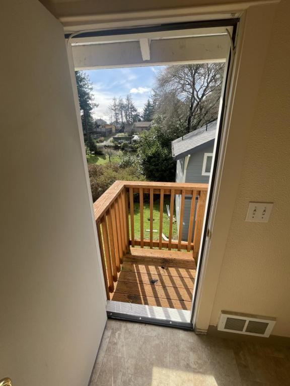 983 Oregon Ave - Photo 4 of 14