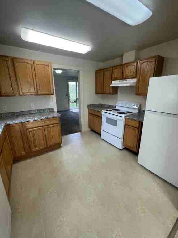 983 Oregon Ave - Photo 7 of 14